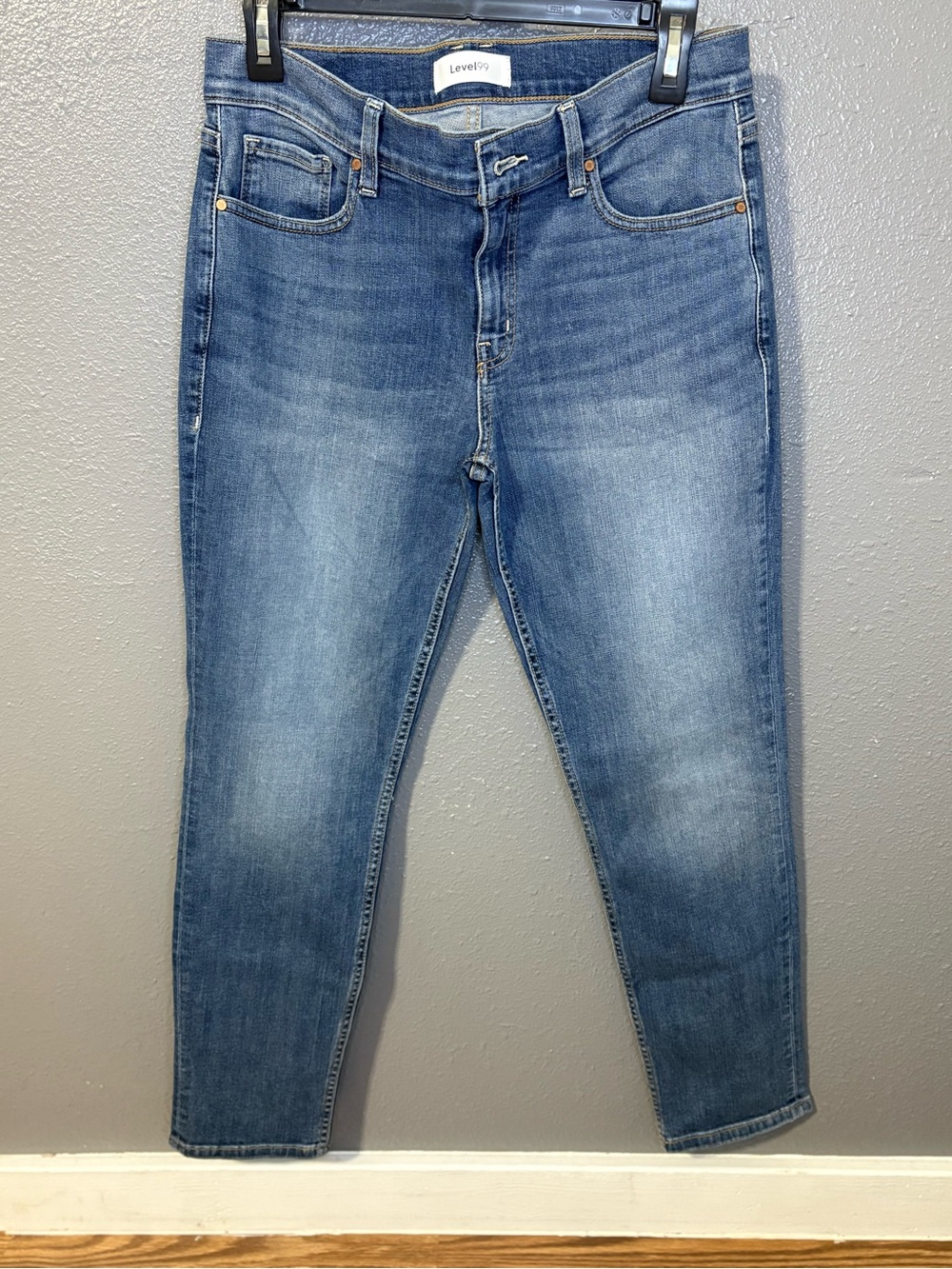 Level 99 Women's Blue Denim Jeans size 28 (SKU 180)